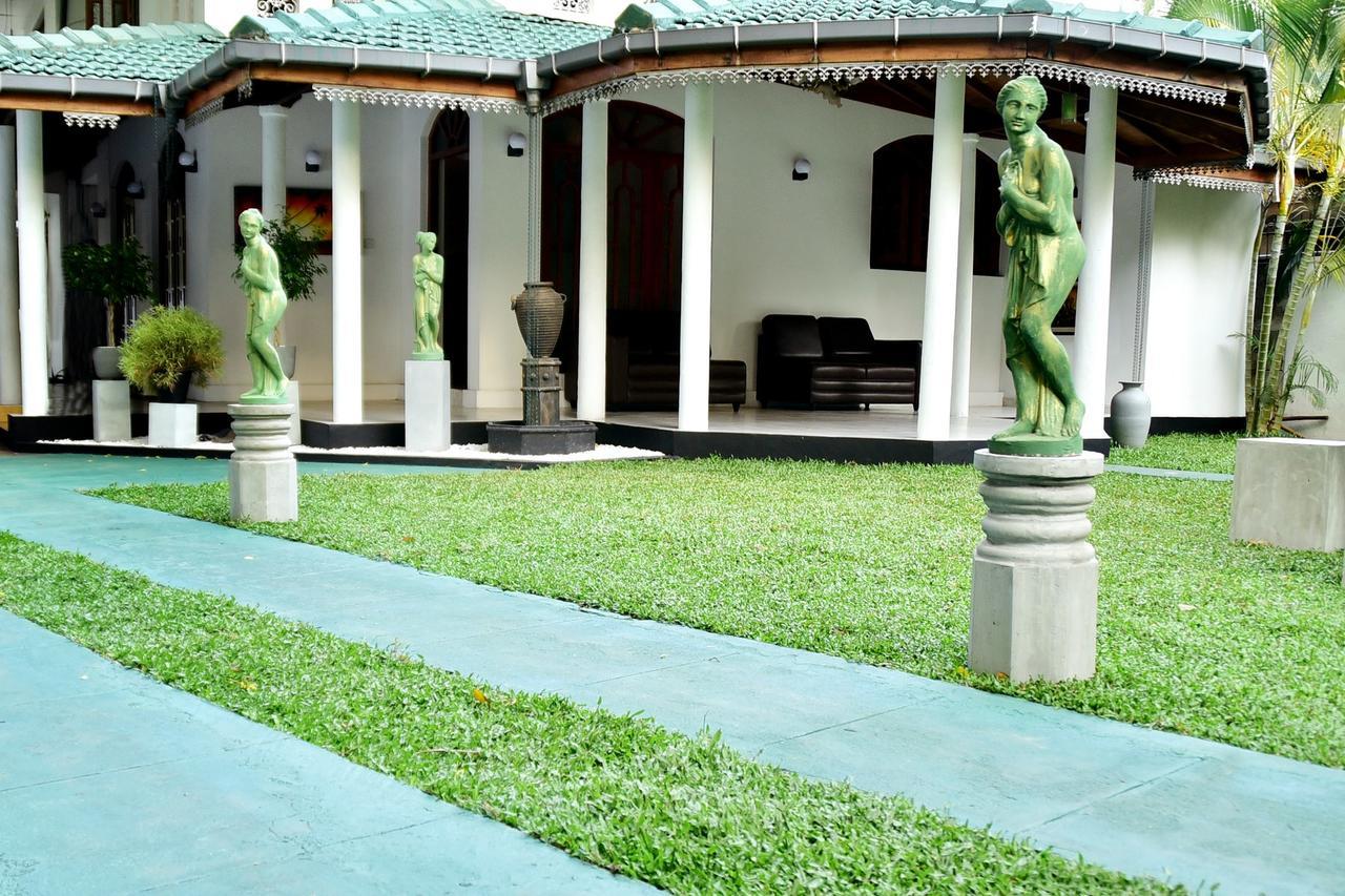 Sky Transit Hotel Katunayaka Luaran gambar